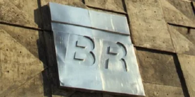 BTG diz que Petrobras (PETR4) só anda se o Brent ajudar, e 2026 virou um “ano decisivo”