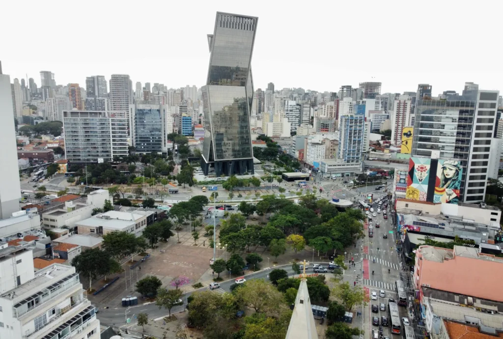 Pinheiros, Faria Lima e Chucri Zaidan lideram retomada dos escritórios em SP; veja outras regiões