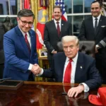 Presidente da Câmara dos EUA trava batalha para encerrar shutdown do governo