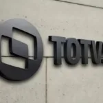 Totvs (TOTS3) despenca mais de 12% e lidera perdas do Ibovespa; veja motivo