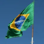 Economia ganha fôlego no fim de 2025, mas analistas do BTG alertam: juros ainda seguram o ritmo