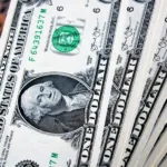 Boletim Focus mantém dólar de 2026 em R$ 5,40 e reduz projeção para 2027