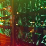 Ibovespa reage, volta aos 180 mil pontos e sobe após sinal de Trump sobre guerra