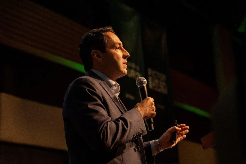 CEO da Fictor é alvo da PF em operação contra fraudes bilionárias no sistema financeiro.