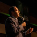 Quem é o CEO da Fictor, alvo da PF em operação sobre fraudes bancárias e ligação com CV