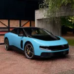 Ferrari lança 1º carro elétrico e ações despencam após críticas