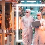 Boom da IA leva SK Hynix e Micron ao clube do trilhão; entenda