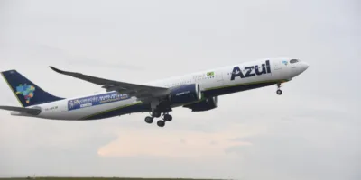 Azul (AZUL3) tenta convencer Cade em parceria com American; o que está em jogo?