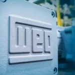 Analistas veem WEG (WEGE3) no caminho da IA e projetam alta de quase 40%