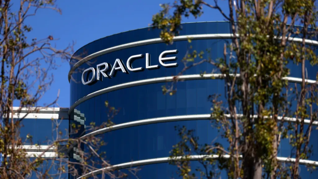 Oracle fornecerá plataforma de recursos humanos com IA para cerca de 2 milhões de funcionários do governo dos EUA.