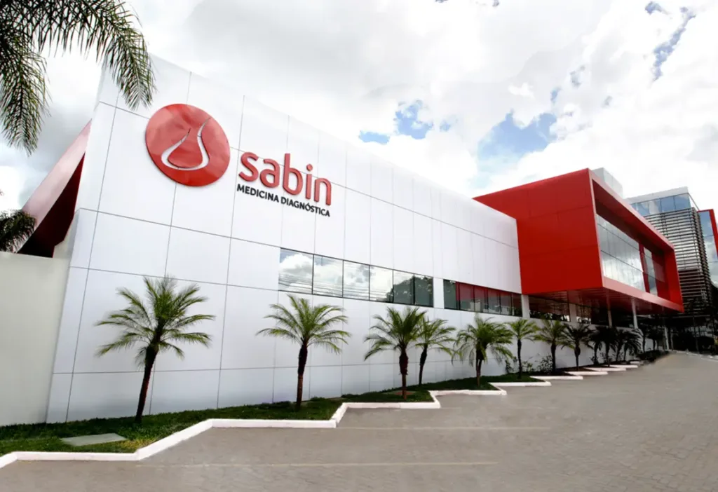 Sabin ampliou sua capacidade de exames após investimento de R$ 90 milhões em automação e robótica.