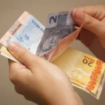 Dinheiro vai virar assunto obrigatório nas escolas; veja o que muda