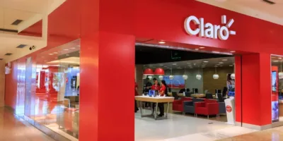 Claro vira o jogo no pós-pago e na fibra; TIM (TIMS3) perde ritmo