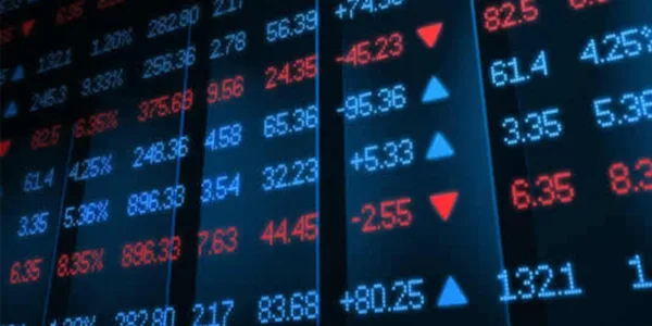 Ibovespa sobe com bancos e ações cíclicas; Petrobras (PETR4) cai quase 3%