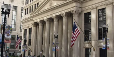Fed segura juros nos EUA, mas deixa mercado sem resposta sobre próxima alta