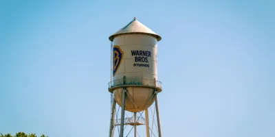 EUA suspende fusão bilionária entre Paramount e Warner Bros. Discovery