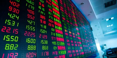 Ibovespa dribla pressão de Jackson Hole e fecha semana com alta de 2,71%