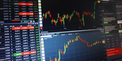 Ibovespa despenca 2,50% e volta ao menor nível desde janeiro com saída de estrangeiros