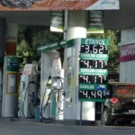 Preço da gasolina cai? Petrobras (PETR4) reduz R$ 0,19 e fixa novo valor