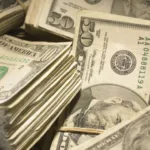 O mundo cabe na carteira: por que diversificar no exterior vai além do dólar