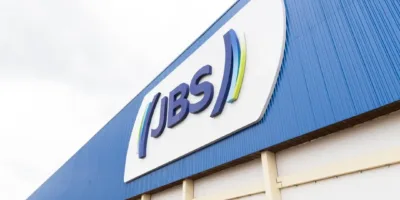 Europa fecha as portas para carne brasileira e pressiona JBS (JBSS32) e MBRF (MBRF3)