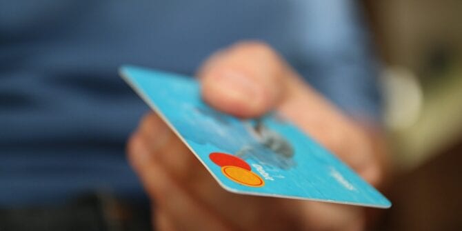 Crédito ou débito: qual é a melhor opção de pagamento?
