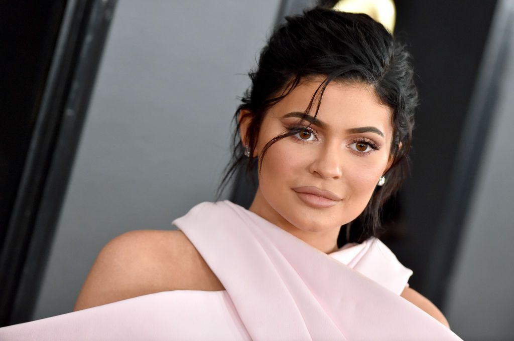 Kylie Jenner does not hide her sensuality with provocative black lingerie