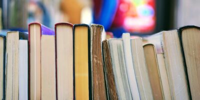 Conheça 5 livros de economia que você deveria ler