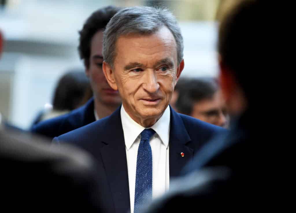 Bernard Arnault fica US$ 12 bi mais rico com receita recorde da