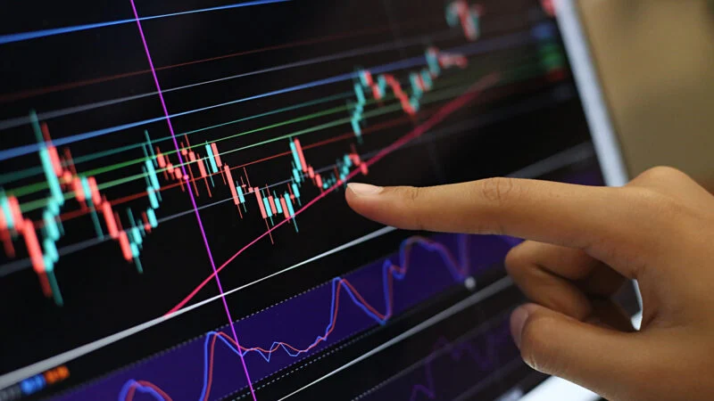 Ibovespa fecha em leve baixa, mas mostra reação após decisão do Fed