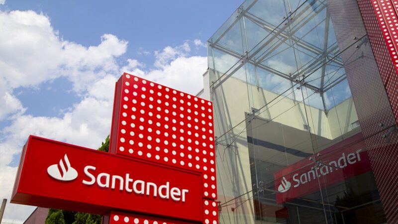 Santander (SANB11) divulga lucro líquido 9,8% maior; veja resultados do 2T25