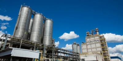 Fitch rebaixa a nota de crédito da Braskem (BRKM5); entenda os motivos