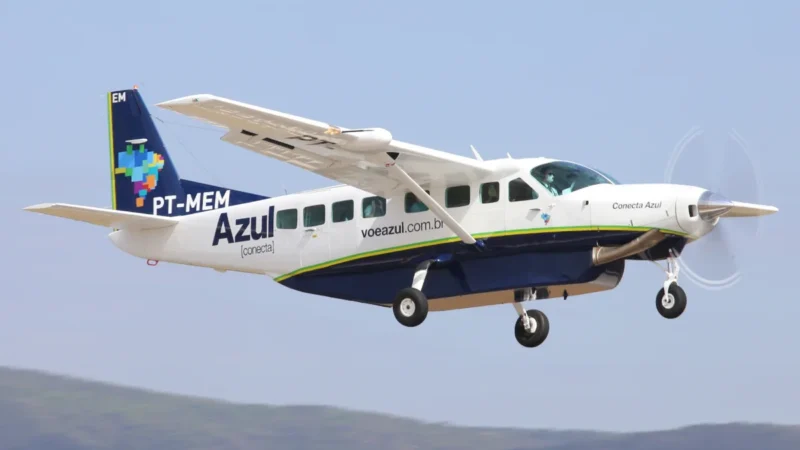 Ações da Azul (AZUL4) caem após fim das operações em 13 cidades; veja o que aconteceu