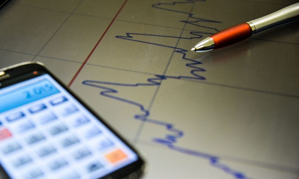 Boletim Focus reúne semanalmente as projeções do mercado para juros e crescimento econômico.