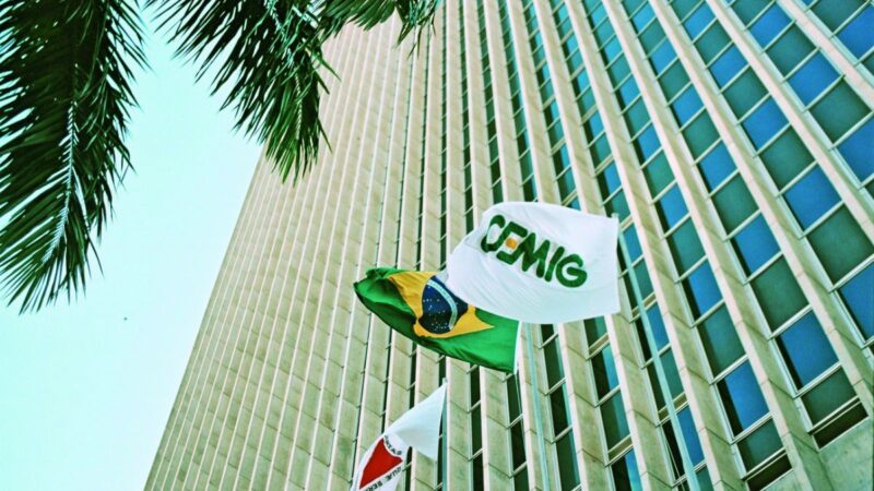 Cemig assume 100% de hidrelétrica e ação sobe com operação milionária