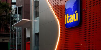 Ações do Itaú (ITUB4) avançam com resultado robusto e ROE recorde