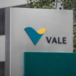 Vale (VALE3) tem prejuízo de US$ 3,8 bilhões no 4T25 e ação recua; veja o que aconteceu