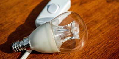 Eneva despenca 13% com teto da Aneel abaixo do previsto; entenda